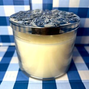 Bath & Body Works Snowed In Candle